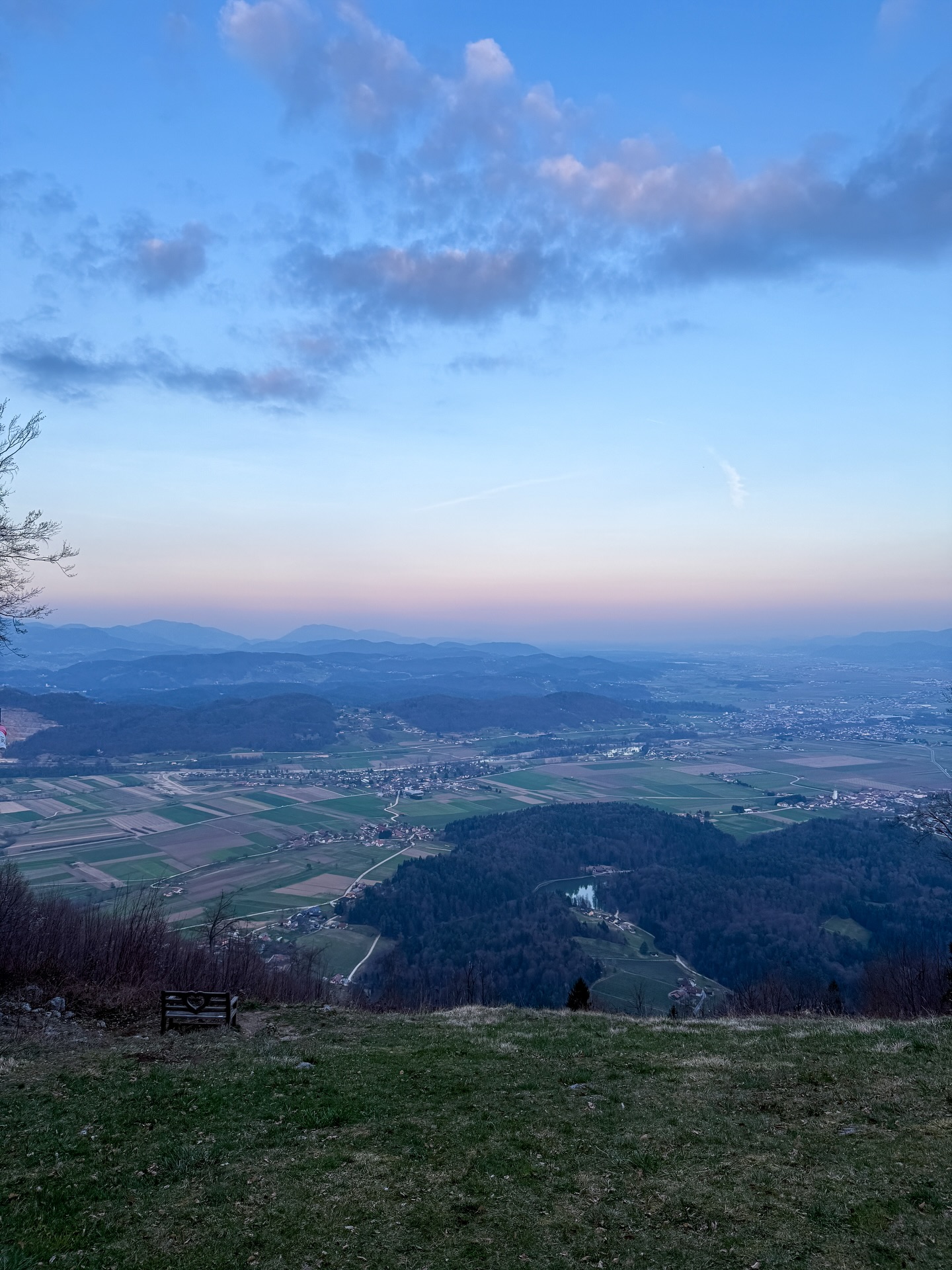 Najprej vzpon.
Potem še en vzpon.
Potem pa trenutek, ko obstaneš in samo gledaš 🌅